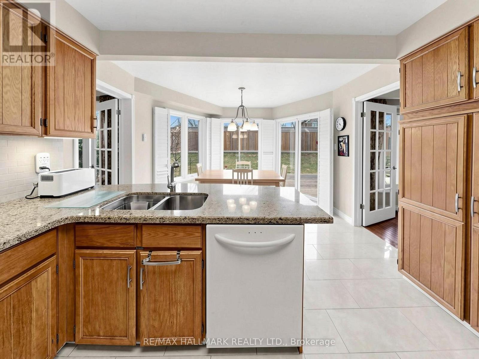 70 Timberline Trail, Aurora, Ontario  L4G 6A3 - Photo 9 - N12947860