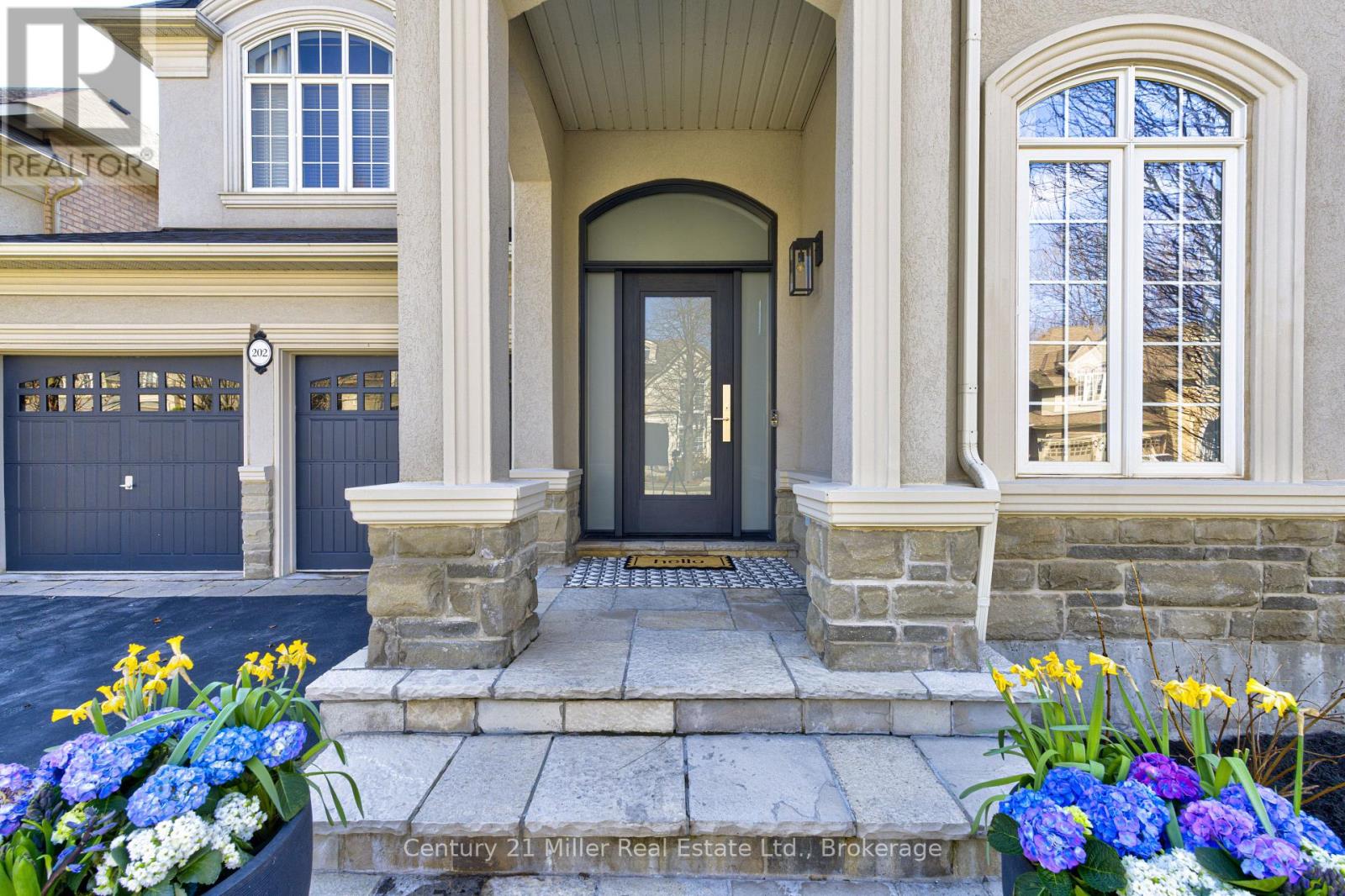 202 Innville Crescent, Oakville, Ontario  L6L 0B8 - Photo 2 - W12950958