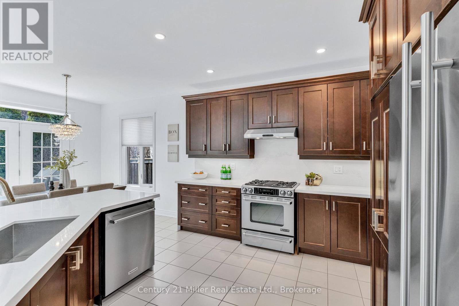 202 Innville Crescent, Oakville, Ontario  L6L 0B8 - Photo 8 - W12950958