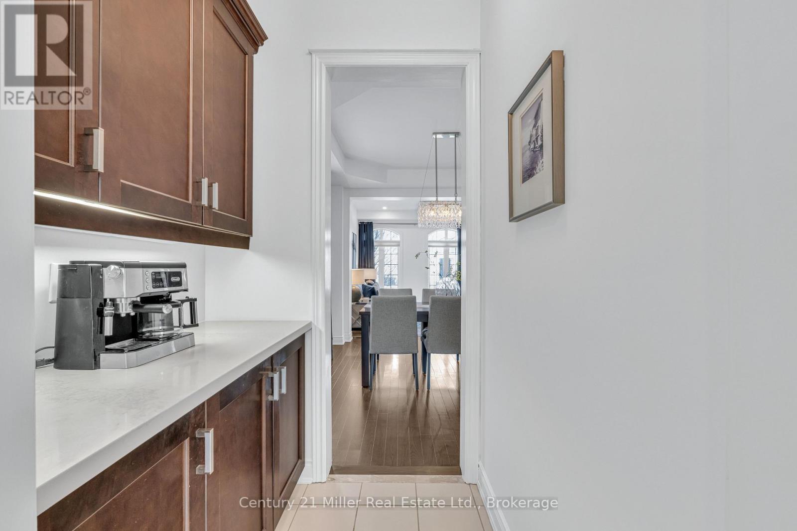 202 Innville Crescent, Oakville, Ontario  L6L 0B8 - Photo 9 - W12950958