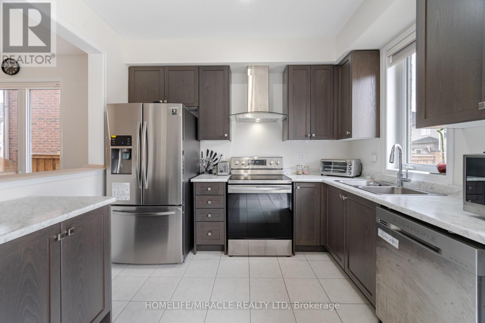 117 Longboat Run W, Brantford, Ontario  N3T 0R8 - Photo 9 - X12950820