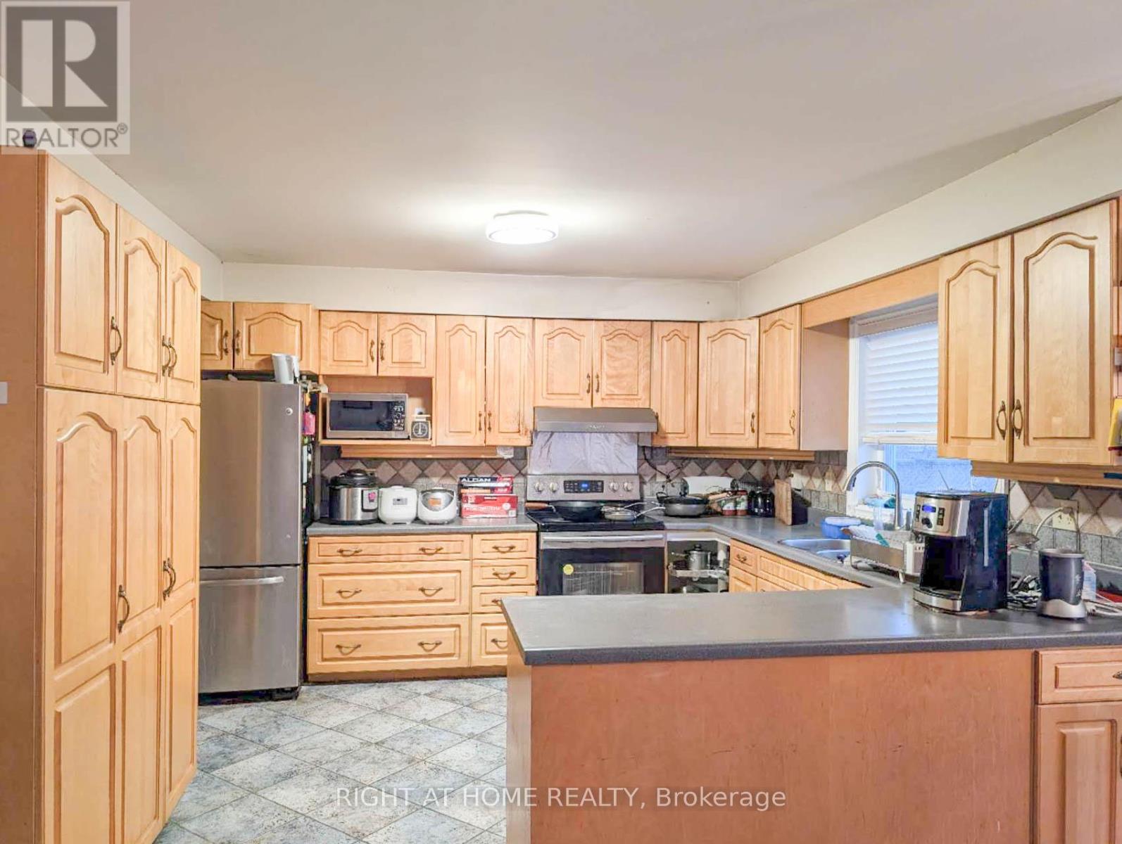 64 Springfield Boulevard, Hamilton, Ontario  L9K 1H8 - Photo 8 - X12950838