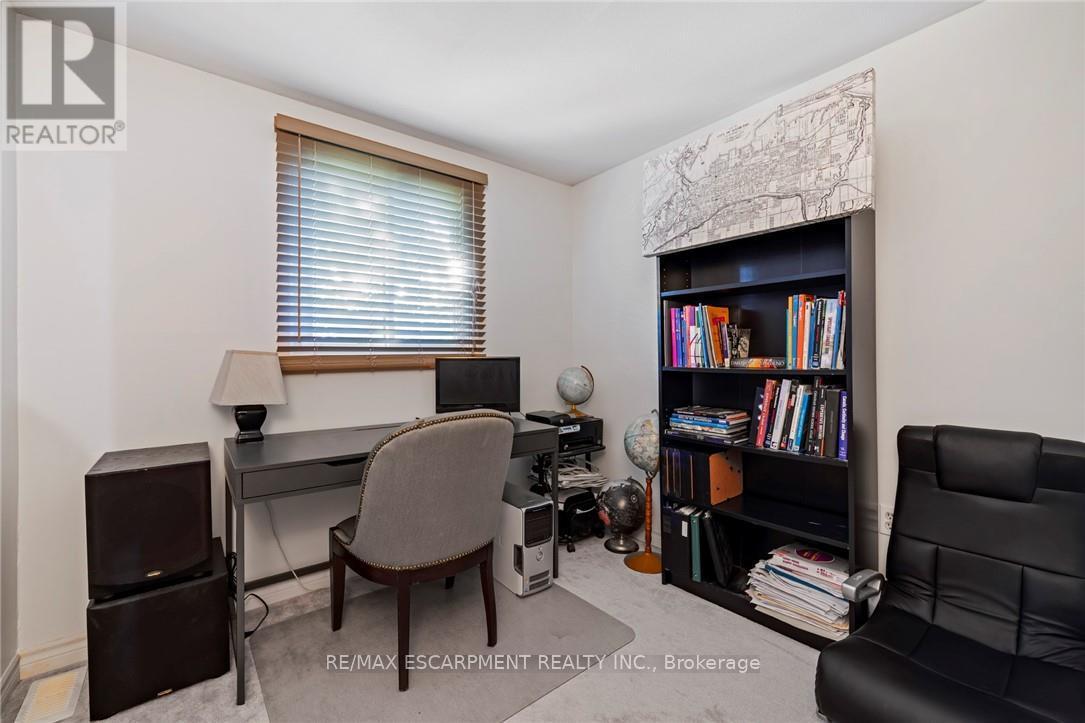 8 Gerrick Court, Hamilton, Ontario  L9C 6H2 - Photo 17 - X12950846