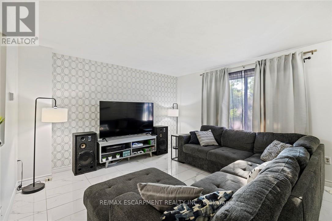 8 Gerrick Court, Hamilton, Ontario  L9C 6H2 - Photo 5 - X12950846