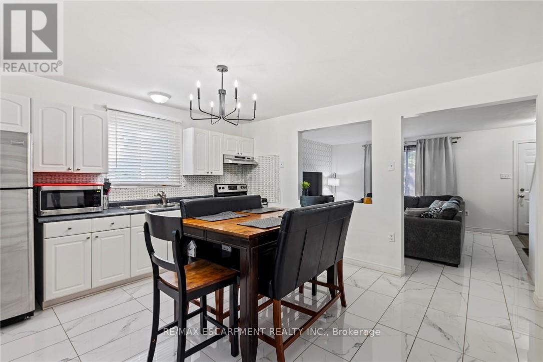 8 Gerrick Court, Hamilton, Ontario  L9C 6H2 - Photo 7 - X12950846