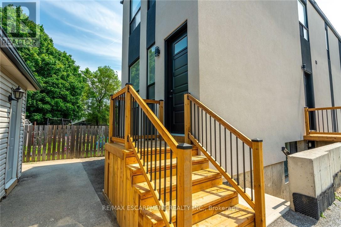 A - 9 MUNN STREET, Hamilton, Ontario