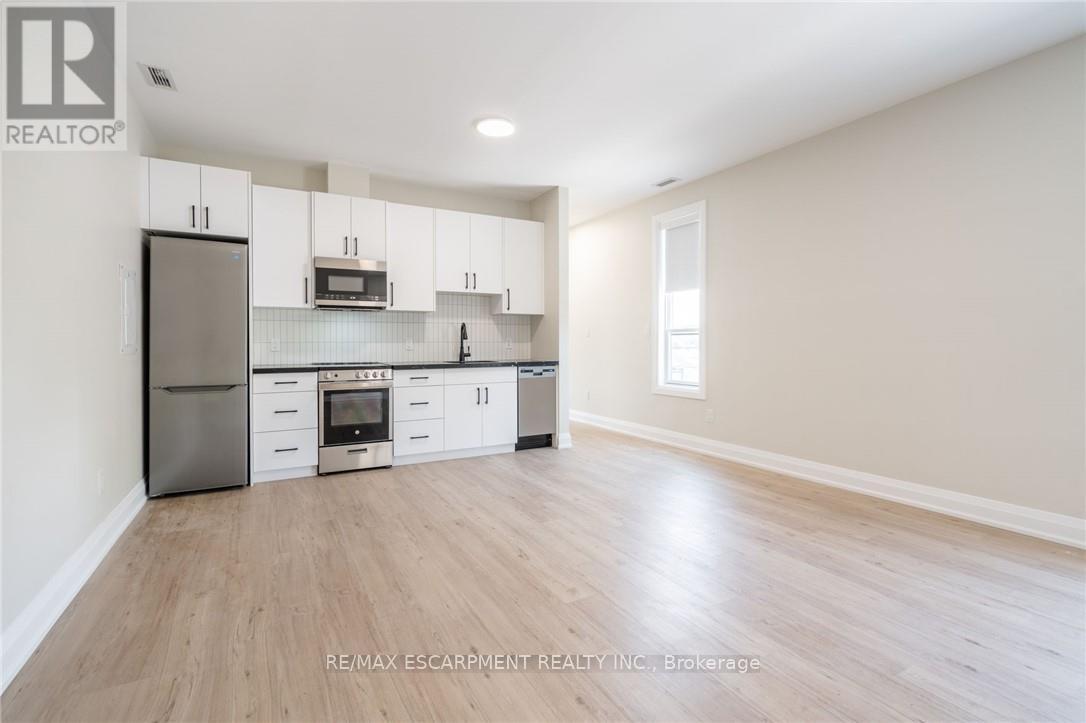 A - 9 Munn Street, Hamilton, Ontario  L8V 1J8 - Photo 3 - X12950902