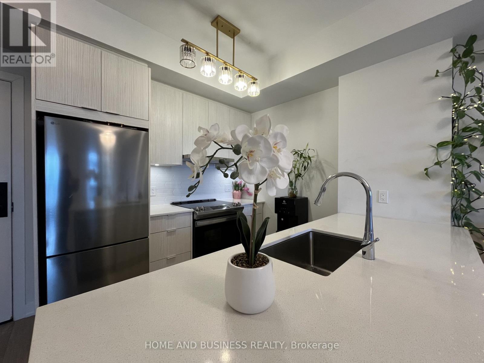 713 - 430 Square One Drive, Mississauga, Ontario  L5B 0L6 - Photo 3 - W12947230