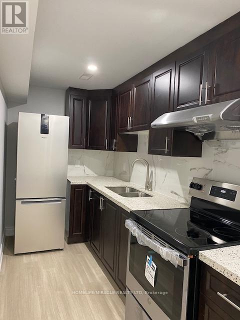 3898 Milkwood Crescent, Mississauga, Ontario  L5N 8H4 - Photo 4 - W12852548