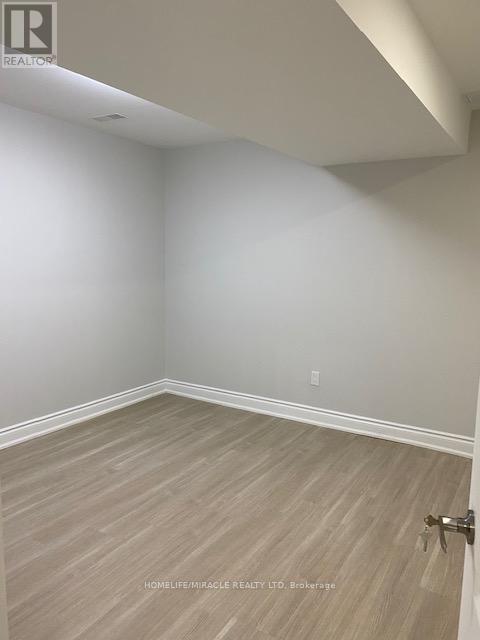 3898 Milkwood Crescent, Mississauga, Ontario  L5N 8H4 - Photo 12 - W12852548