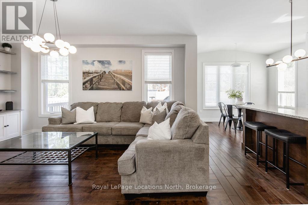 11 Christy Drive, Wasaga Beach, Ontario  L9Z 1S7 - Photo 9 - S12951212