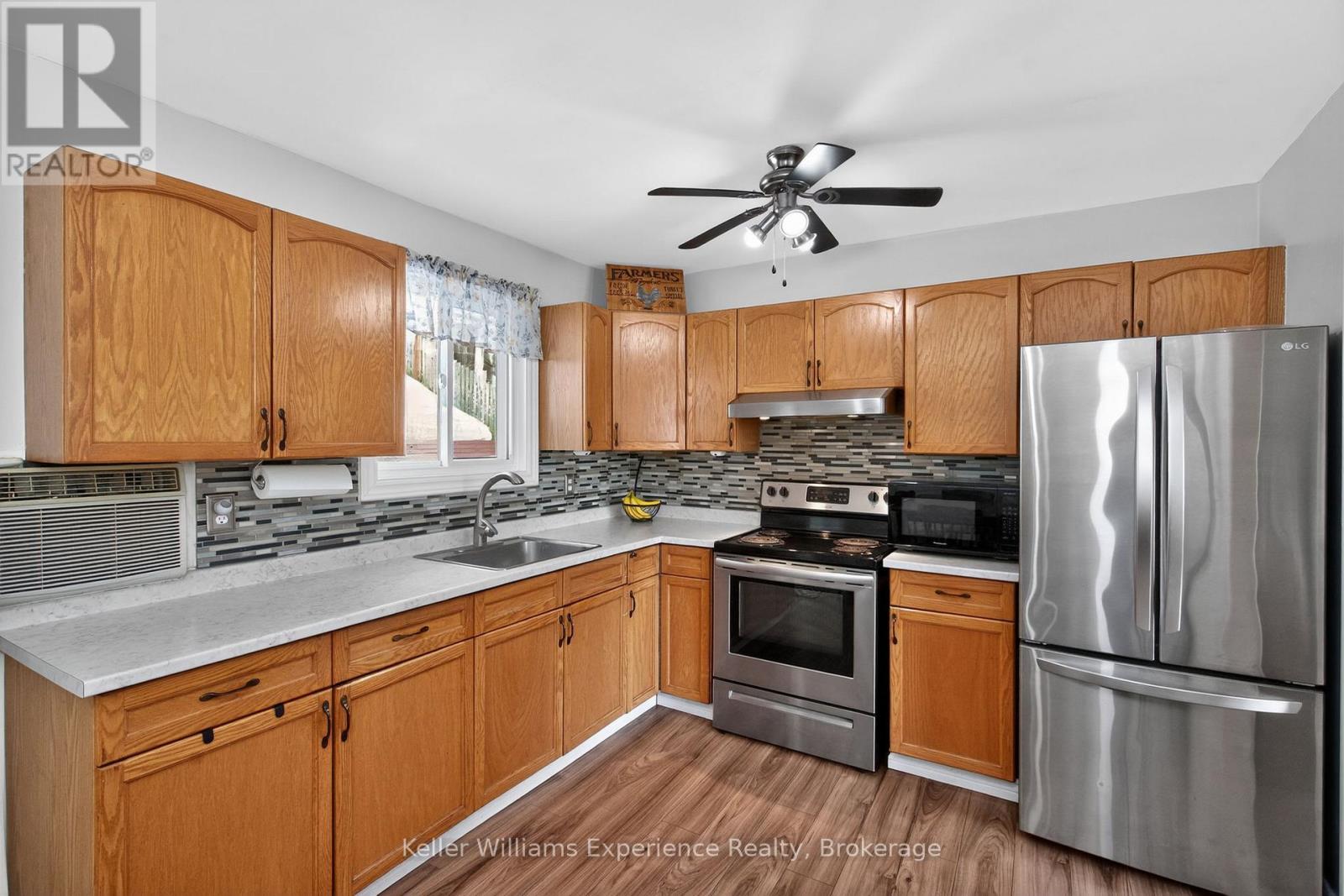 73 Therrien Court, Penetanguishene, Ontario  L9M 1P6 - Photo 5 - S12951268