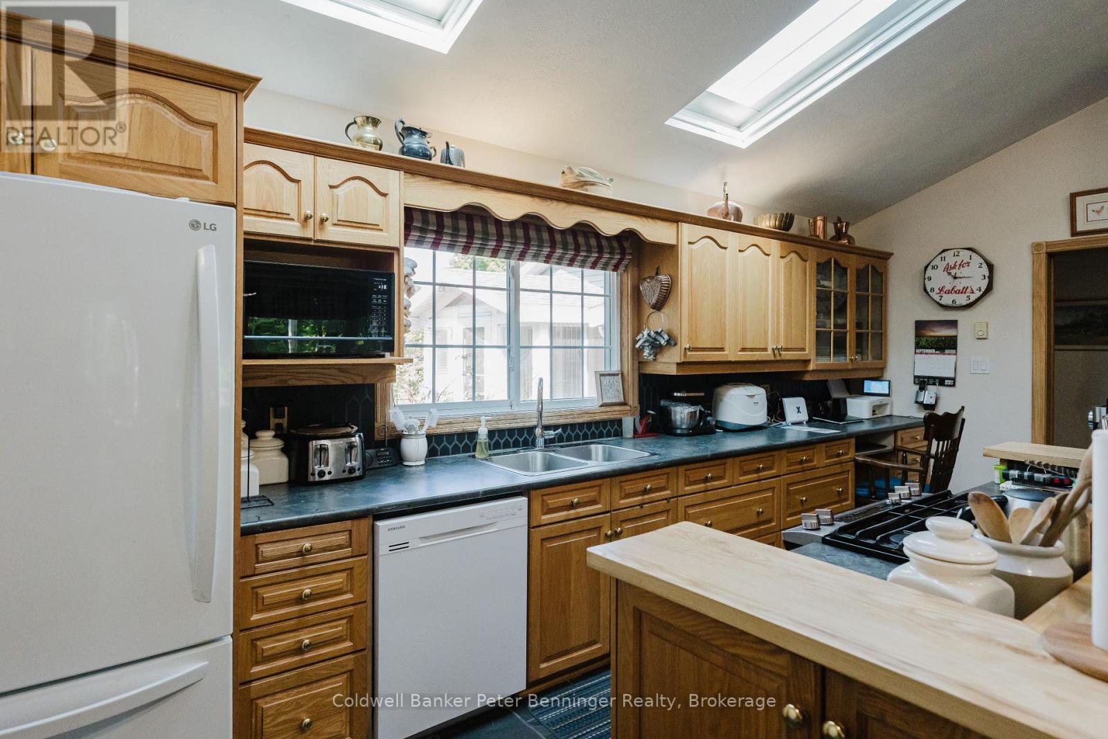 133889 Allan Park Road, West Grey, Ontario  N0G 1S0 - Photo 5 - X12950956