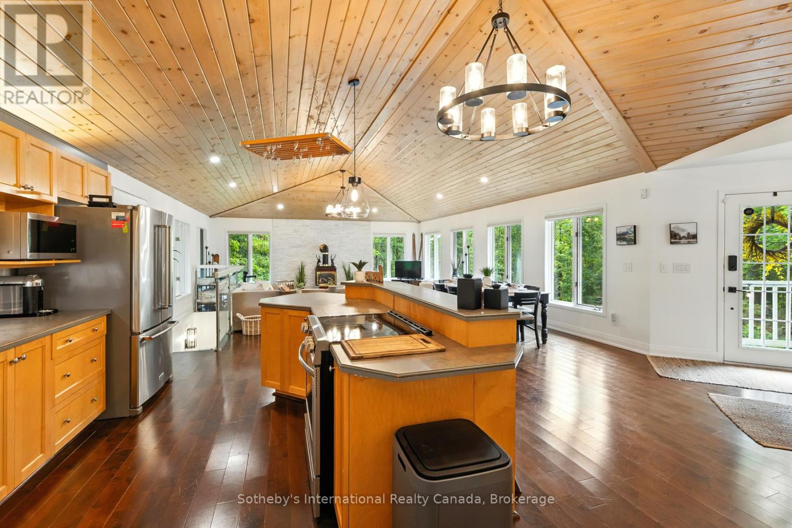 1060 North Kahshe Lake Road, Gravenhurst, Ontario  P0E 1G0 - Photo 13 - X12951024