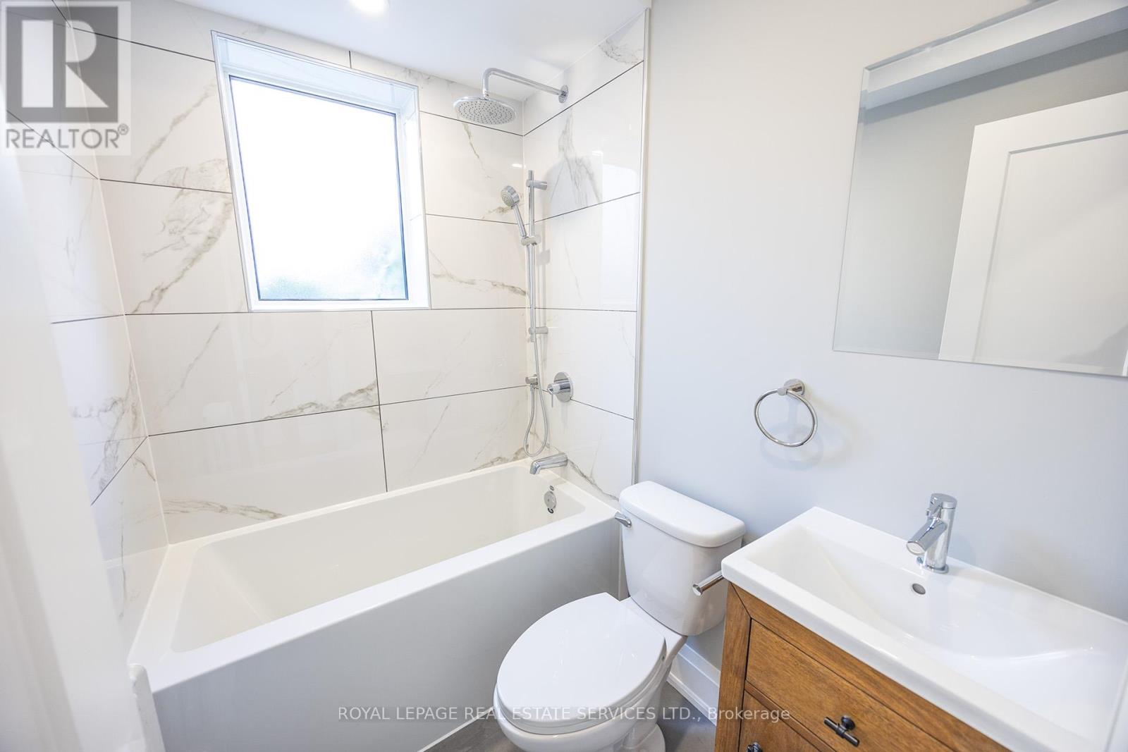 2 - 320 Lakeshore Road, Mississauga, Ontario  L5H 1G8 - Photo 12 - W12405879