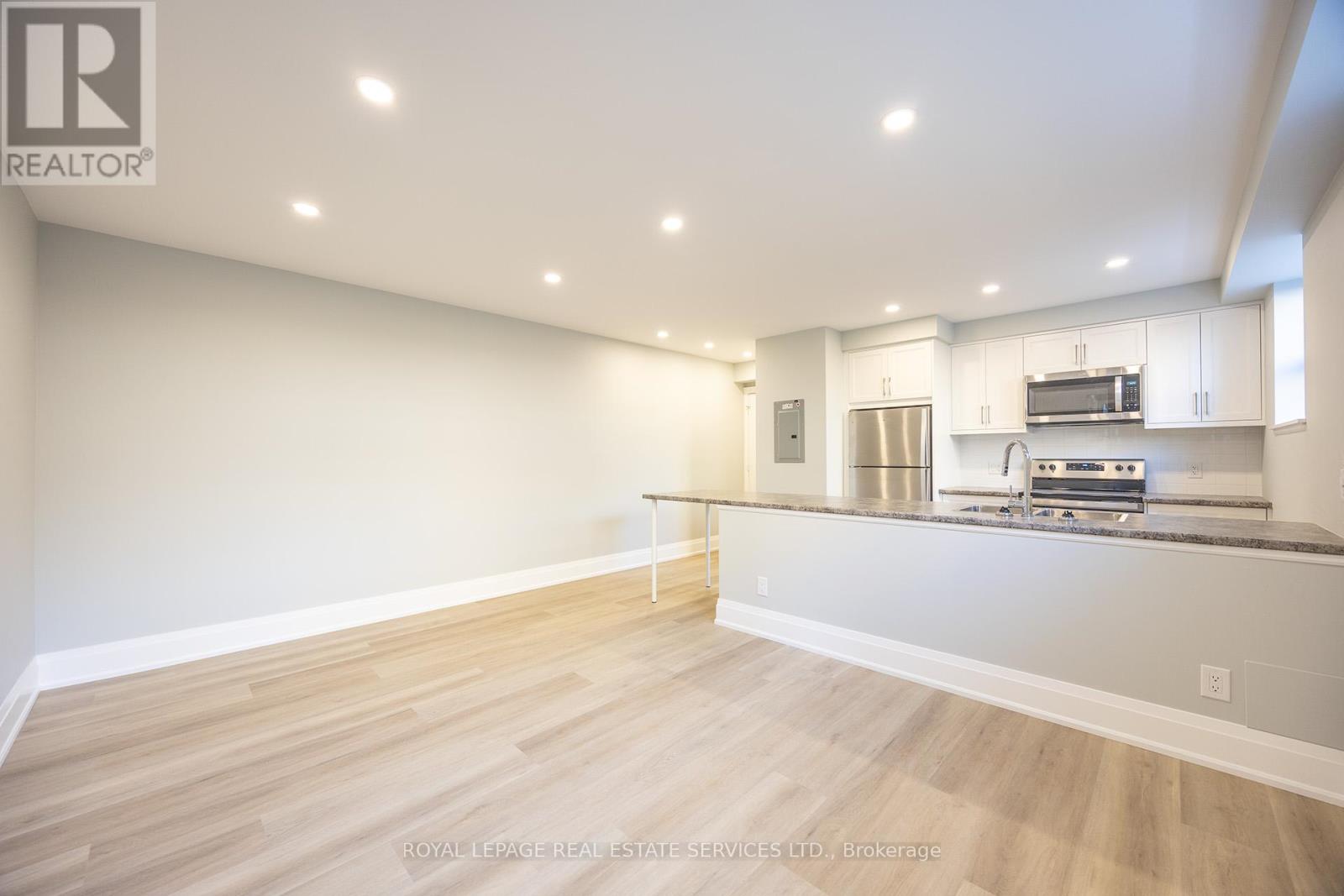 2 - 320 Lakeshore Road, Mississauga, Ontario  L5H 1G8 - Photo 8 - W12405879