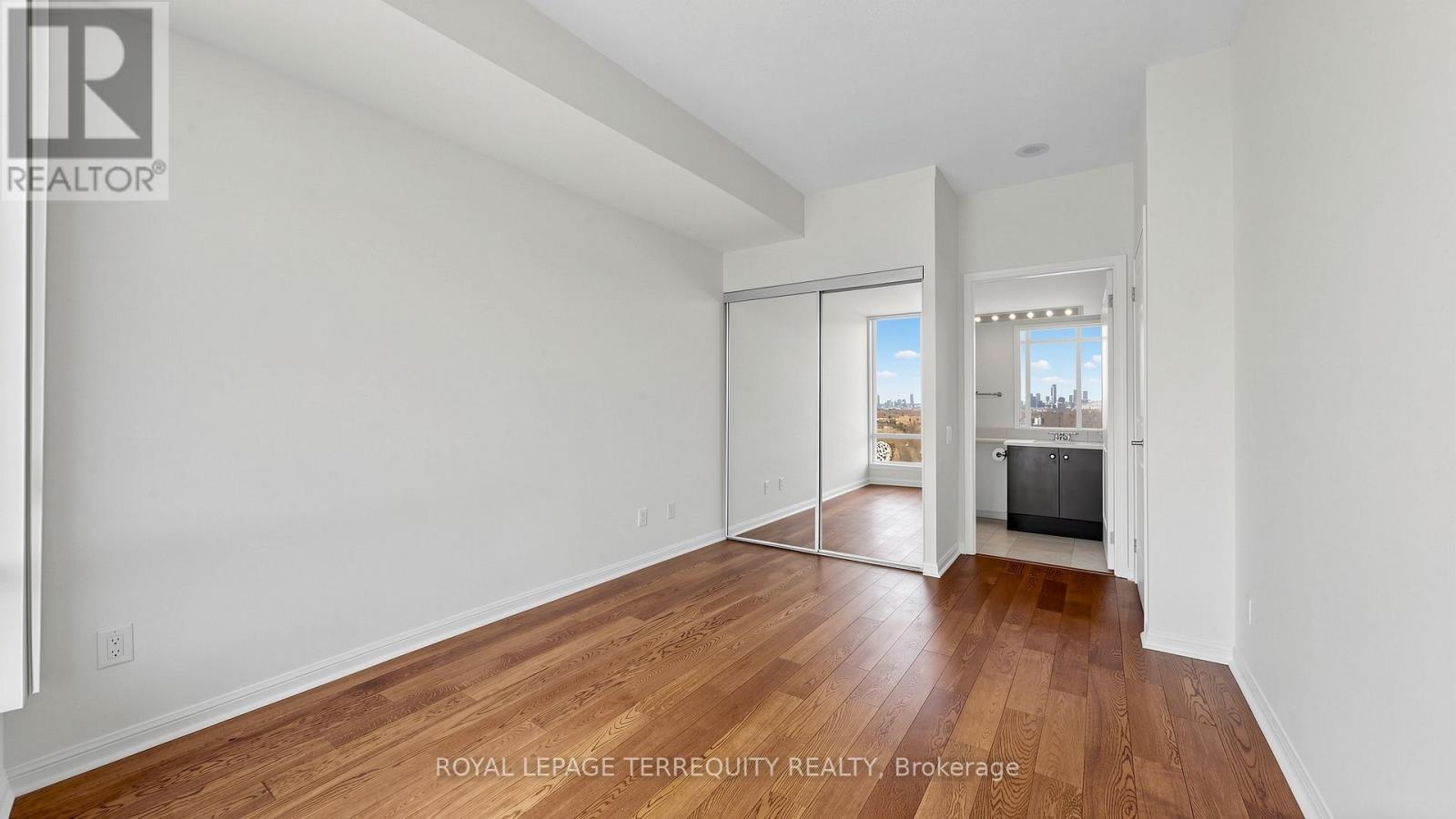 2205 - 15 Windermere Avenue, Toronto, Ontario  M6S 5A2 - Photo 14 - W12950880