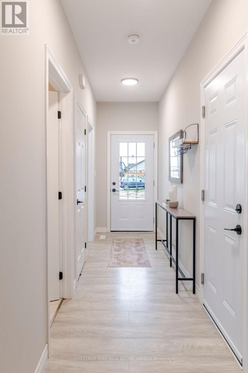 27 Dayton Court, Prince Edward County, Ontario  K0K 2T0 - Photo 2 - X12708372