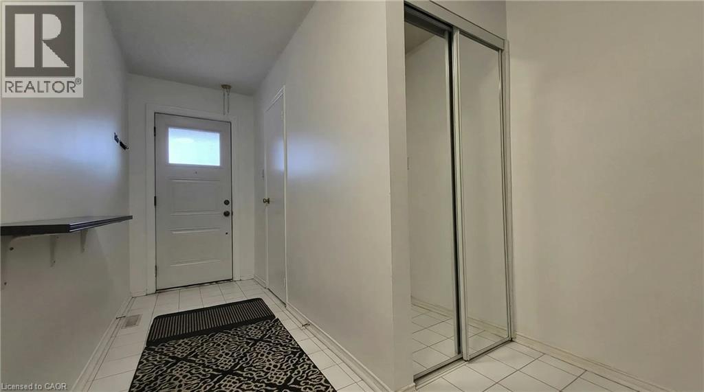 1039 Cedarglen Gate Unit# 15, Mississauga, Ontario  L5G 3A7 - Photo 2 - 40813024