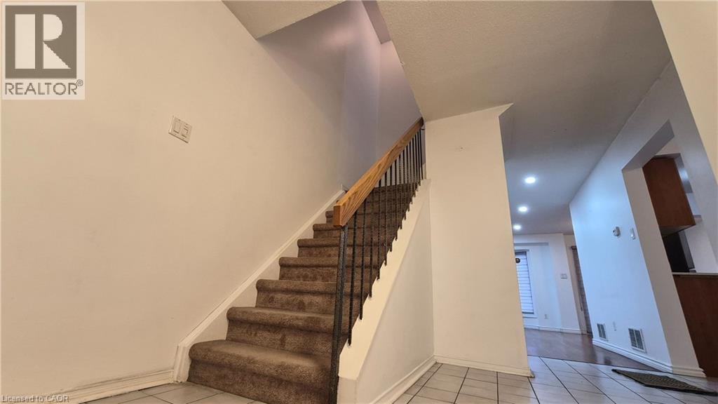 1039 Cedarglen Gate Unit# 15, Mississauga, Ontario  L5G 3A7 - Photo 9 - 40813024