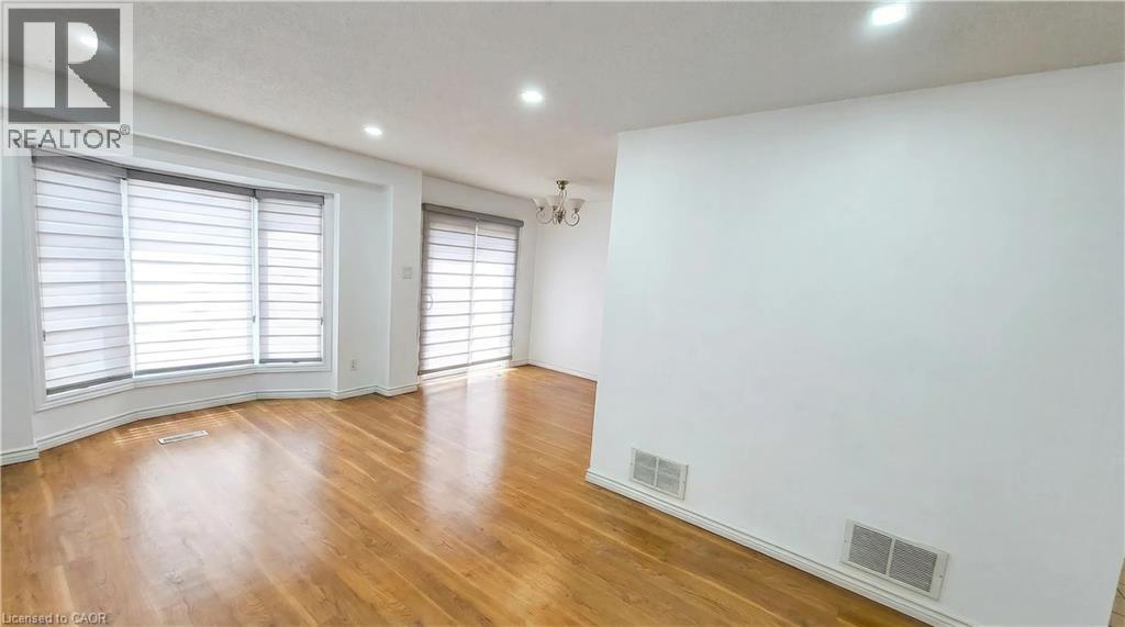 1039 Cedarglen Gate Unit# 15, Mississauga, Ontario  L5G 3A7 - Photo 4 - 40813024