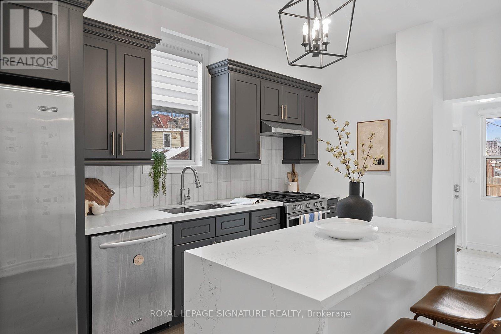 15 Yarmouth Road, Toronto, Ontario  M6G 1W7 - Photo 15 - C12951092