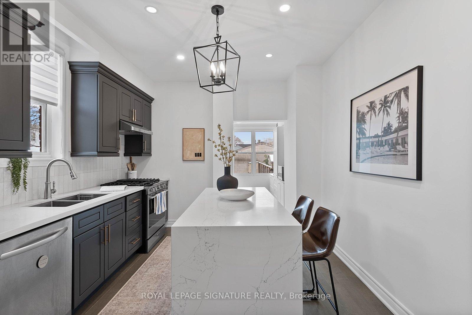 15 Yarmouth Road, Toronto, Ontario  M6G 1W7 - Photo 16 - C12951092