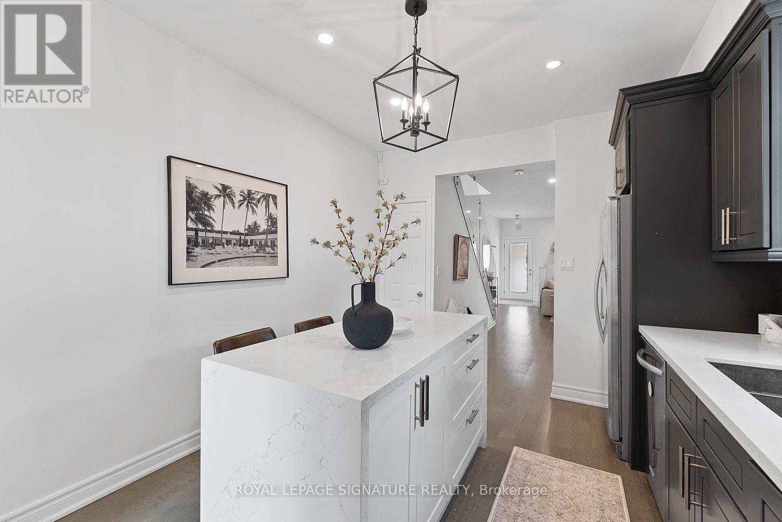 15 Yarmouth Road, Toronto, Ontario  M6G 1W7 - Photo 17 - C12951092