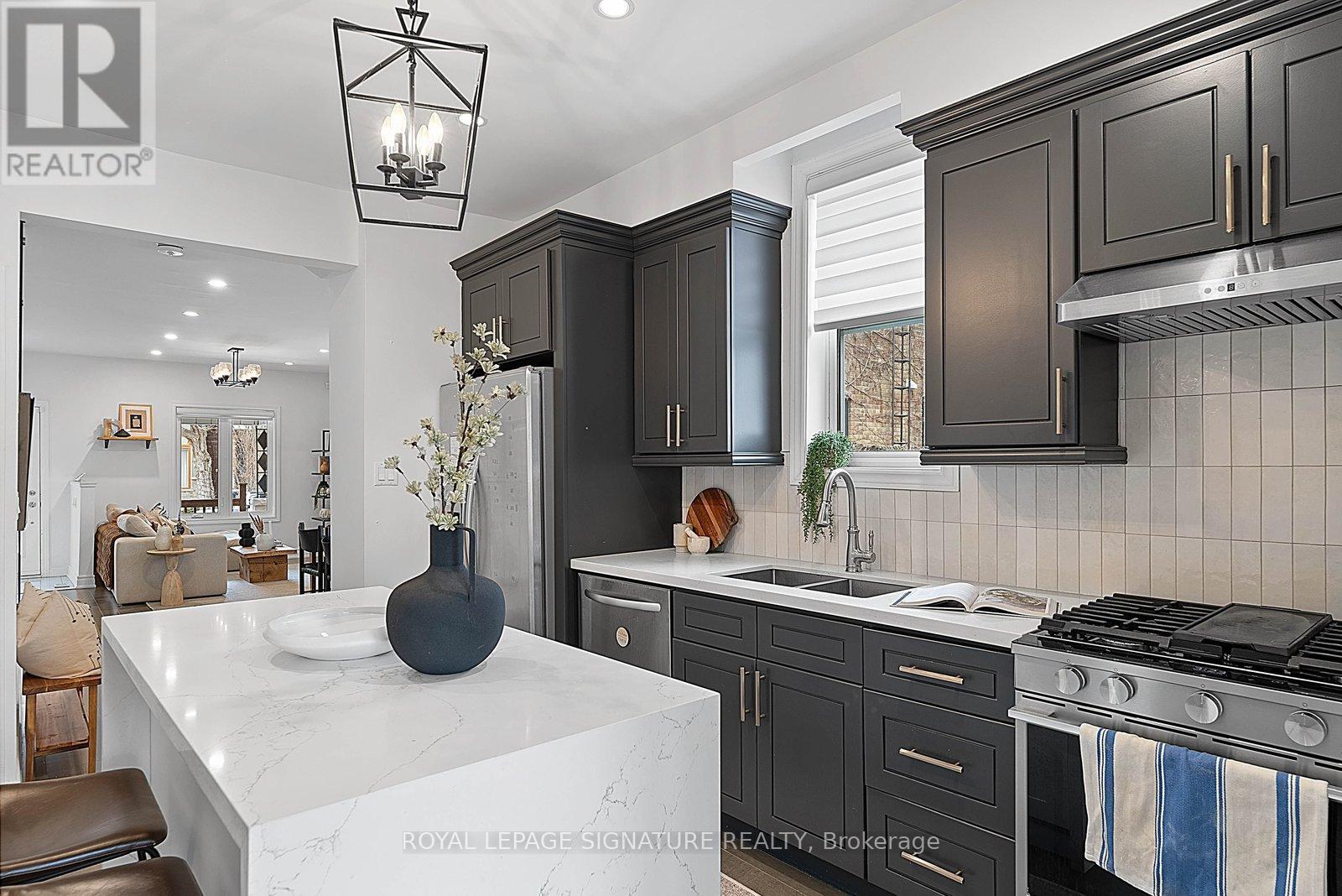 15 Yarmouth Road, Toronto, Ontario  M6G 1W7 - Photo 18 - C12951092