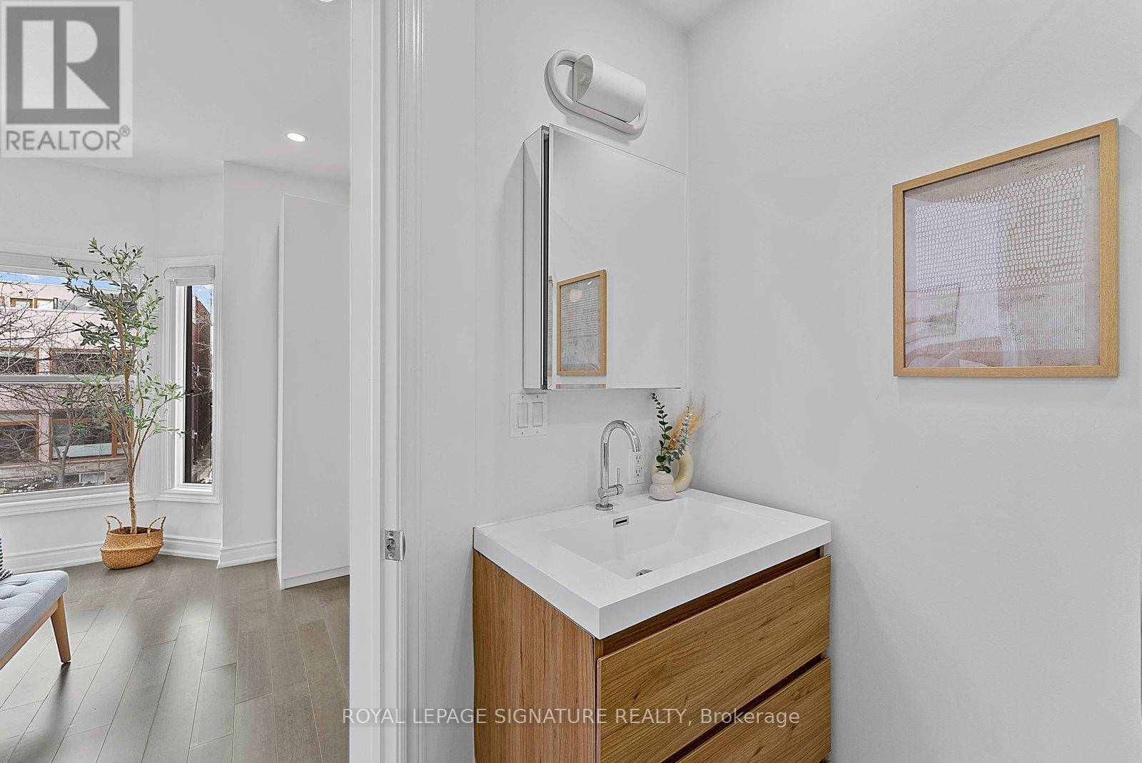 15 Yarmouth Road, Toronto, Ontario  M6G 1W7 - Photo 28 - C12951092