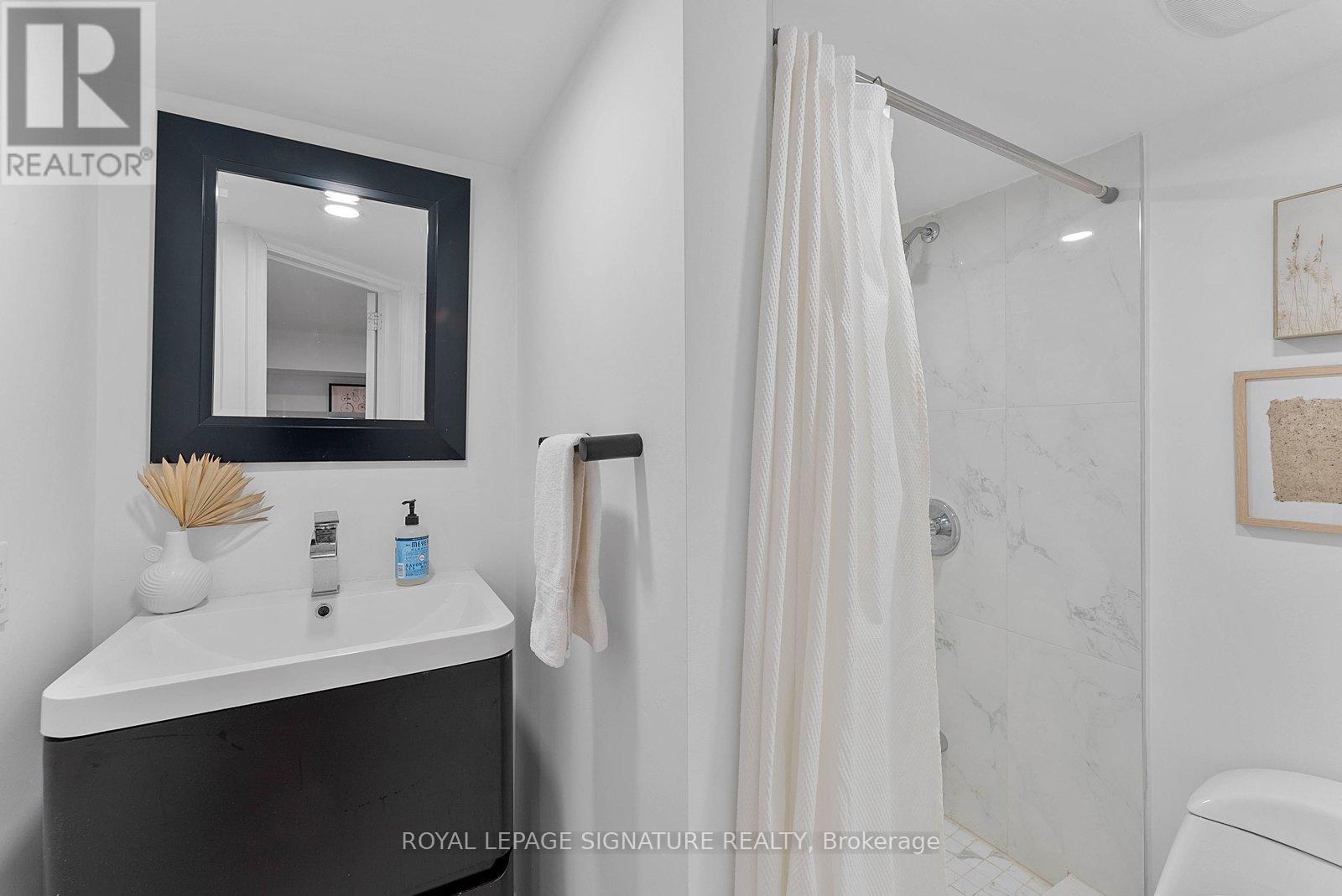 15 Yarmouth Road, Toronto, Ontario  M6G 1W7 - Photo 42 - C12951092