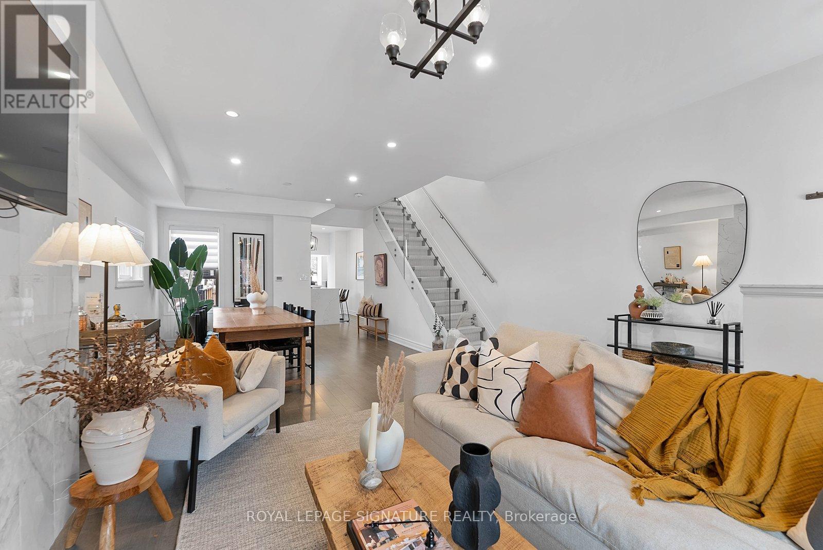 15 Yarmouth Road, Toronto, Ontario  M6G 1W7 - Photo 8 - C12951092