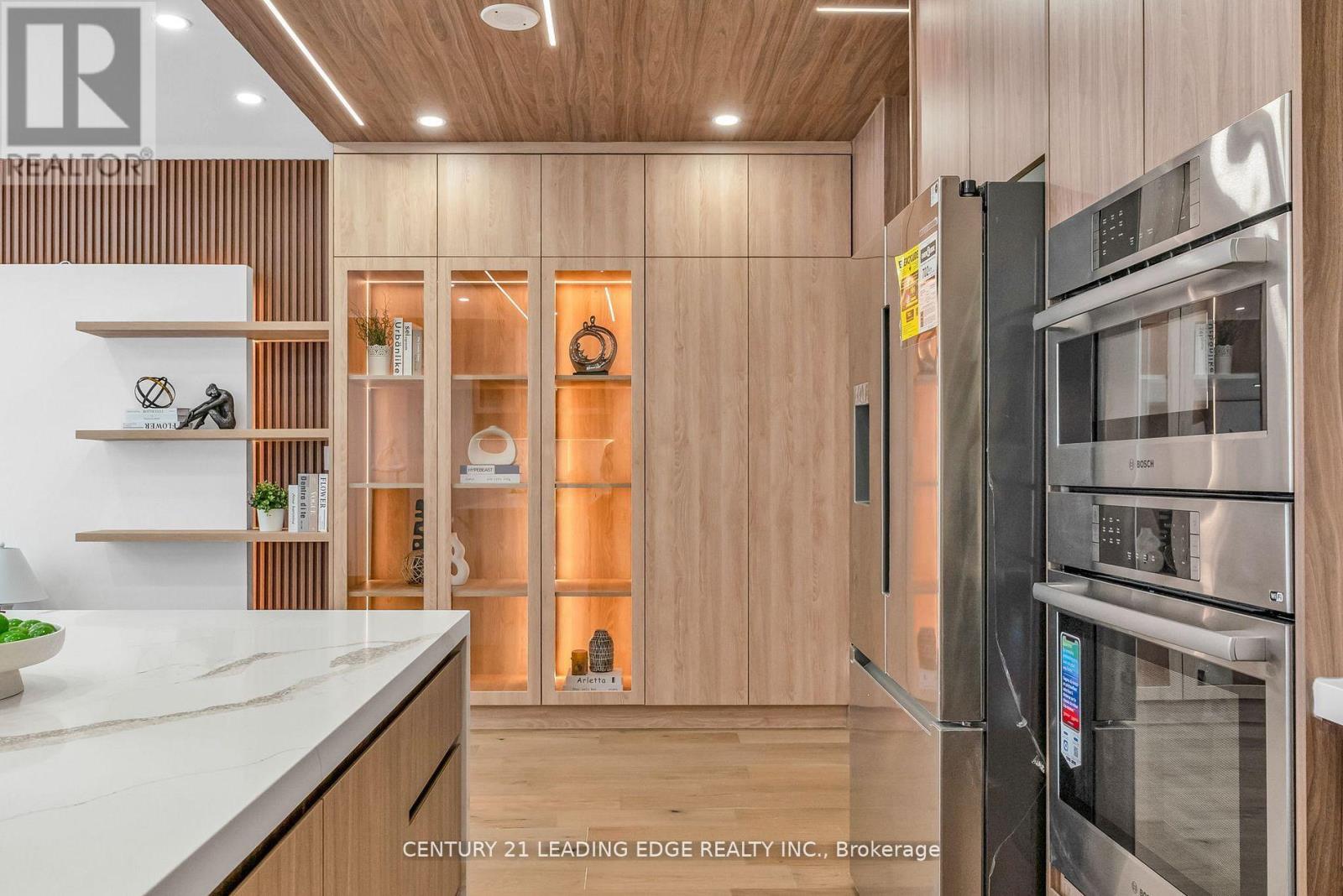 208 - 1 Watergarden Way, Toronto, Ontario  M2K 2Z7 - Photo 11 - C12951118