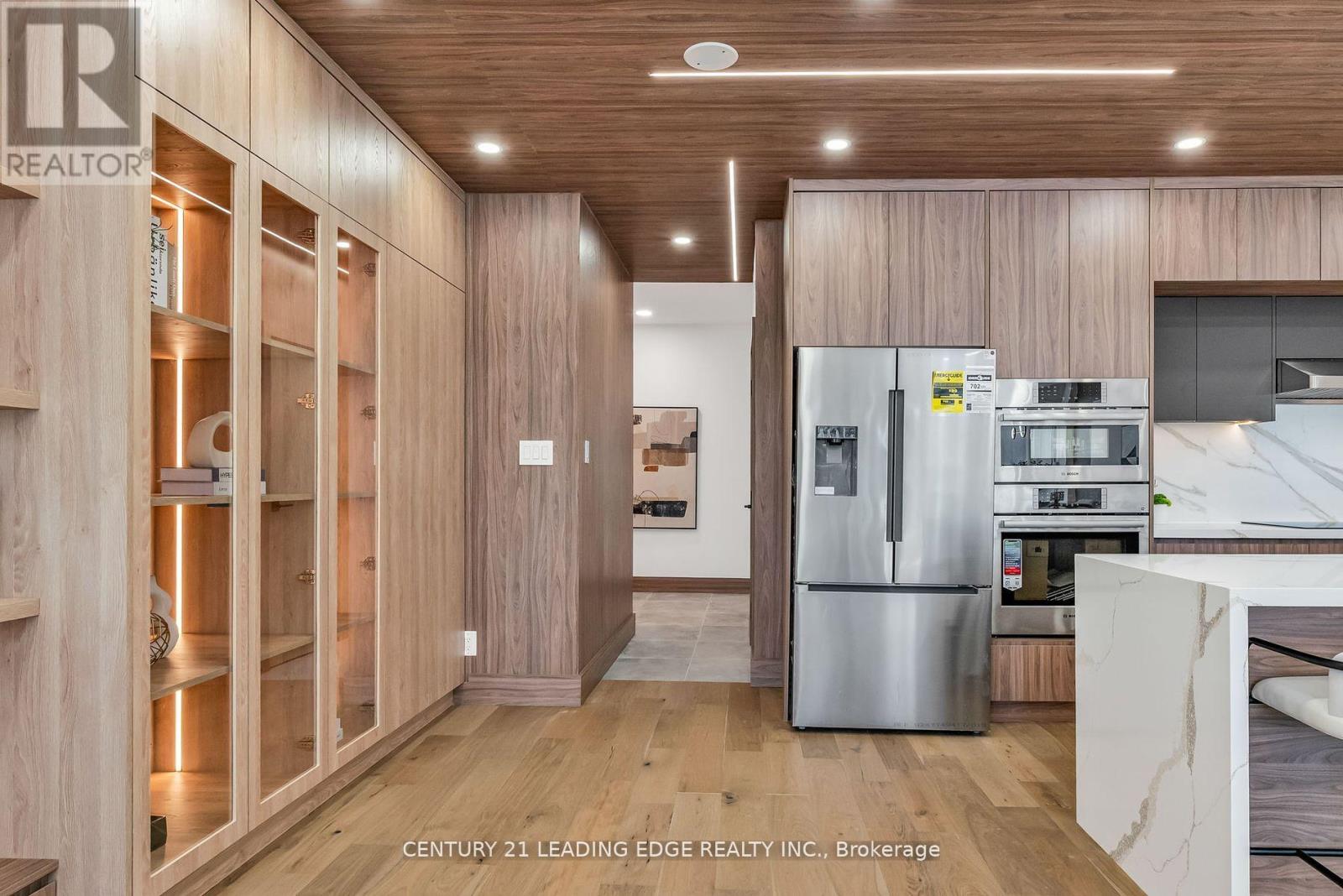 208 - 1 Watergarden Way, Toronto, Ontario  M2K 2Z7 - Photo 4 - C12951118