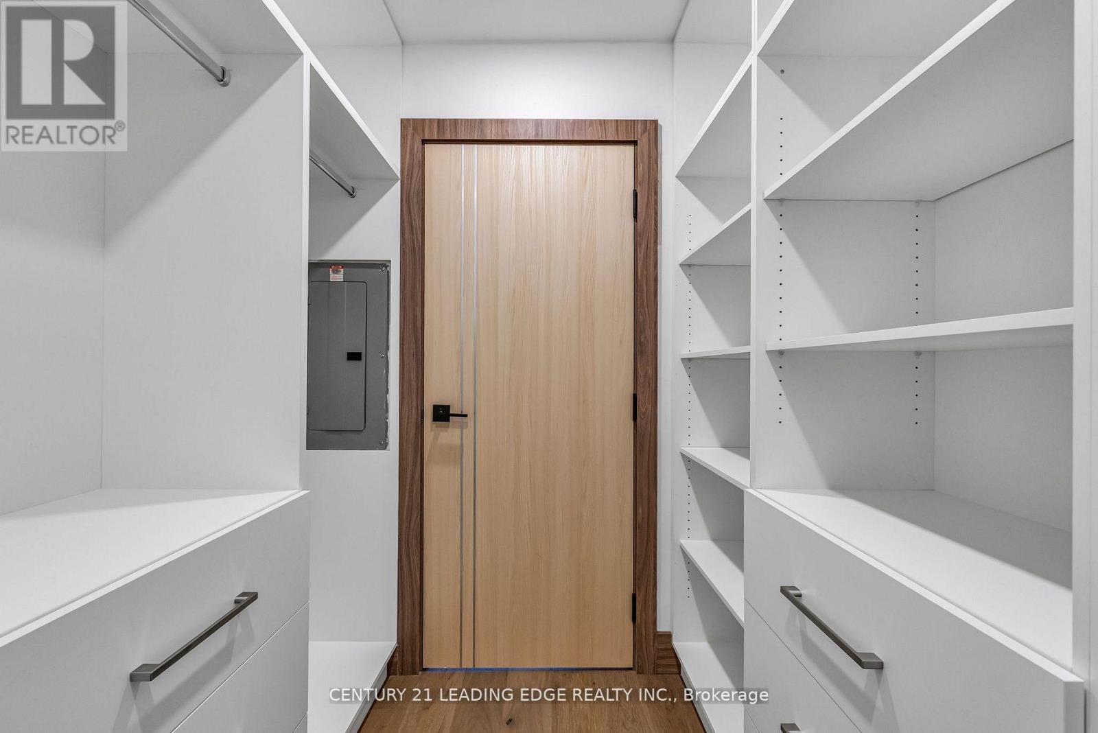 208 - 1 Watergarden Way, Toronto, Ontario  M2K 2Z7 - Photo 44 - C12951118