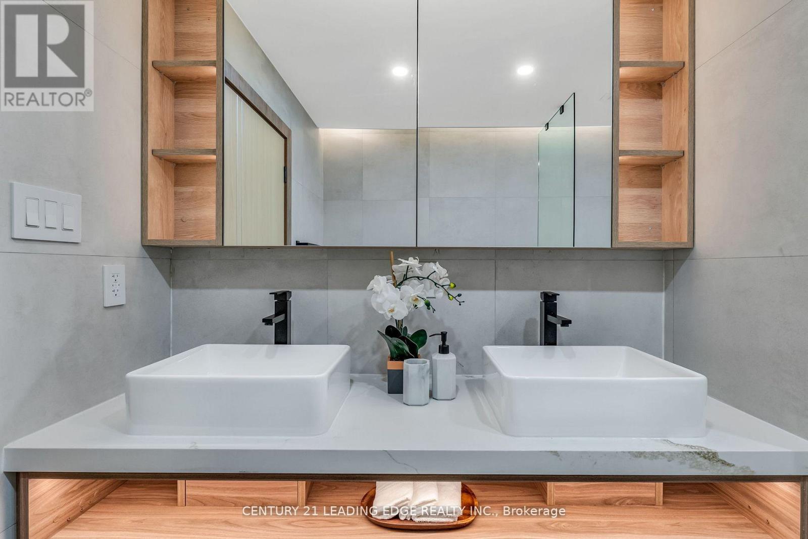 208 - 1 Watergarden Way, Toronto, Ontario  M2K 2Z7 - Photo 50 - C12951118