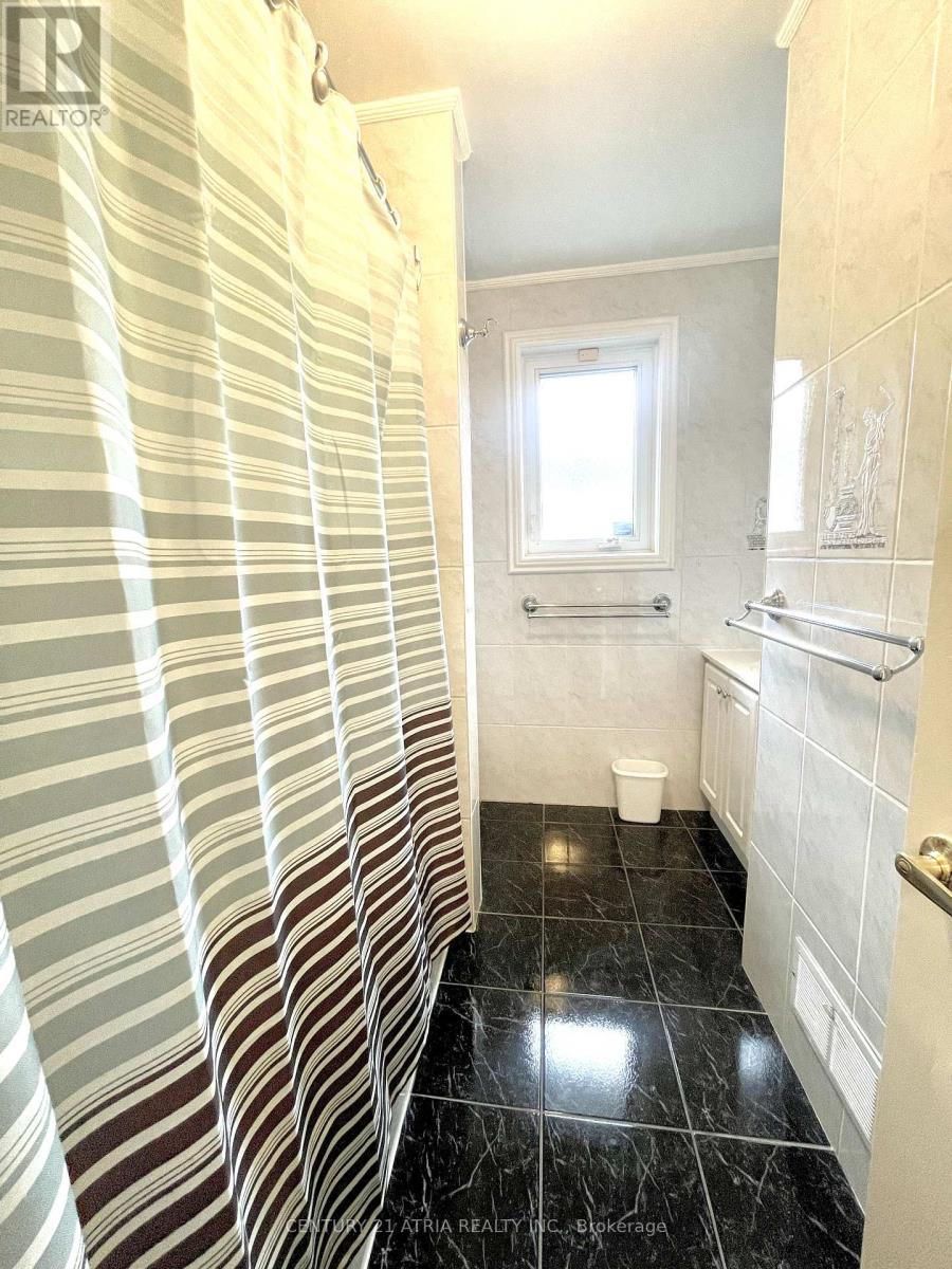 Upper Unit - 45 Ambrose Road, Toronto, Ontario  M2K 1S2 - Photo 10 - C12951220