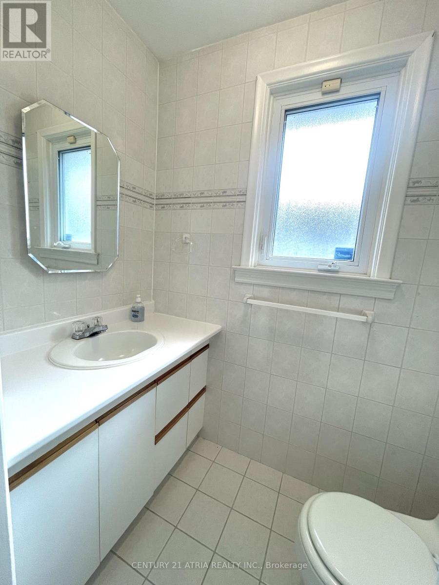 Upper Unit - 45 Ambrose Road, Toronto, Ontario  M2K 1S2 - Photo 7 - C12951220