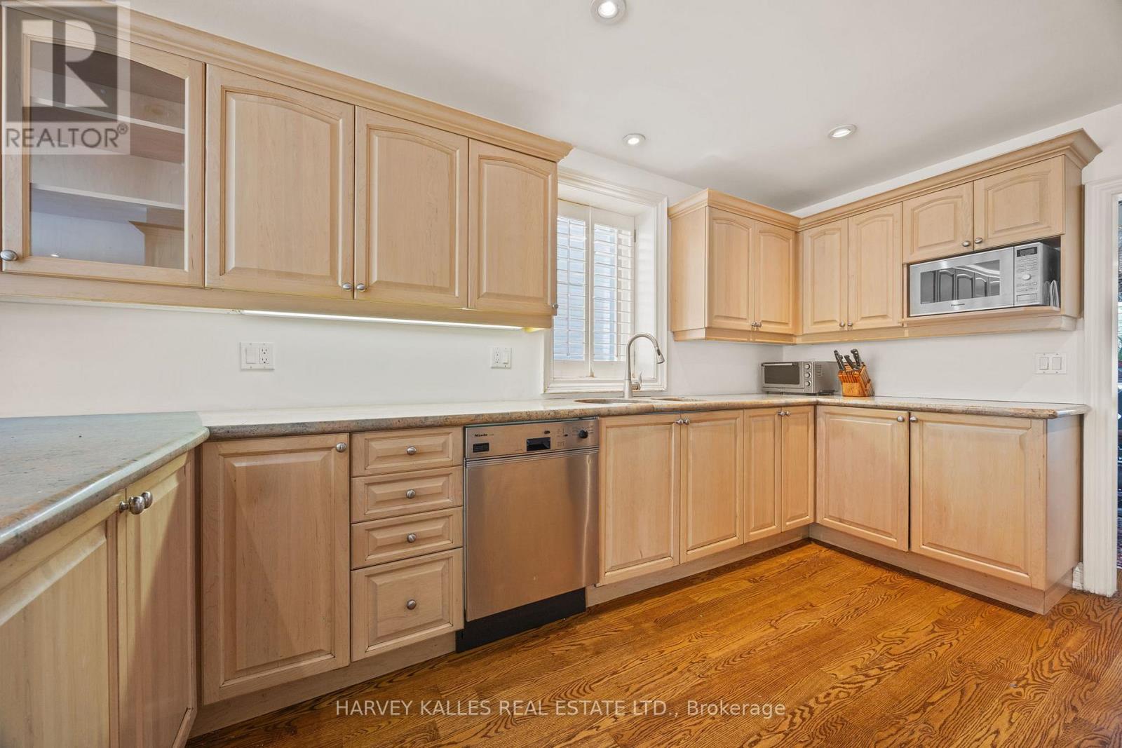 26 Forest Ridge Drive, Toronto, Ontario  M6B 1H3 - Photo 10 - C12951222