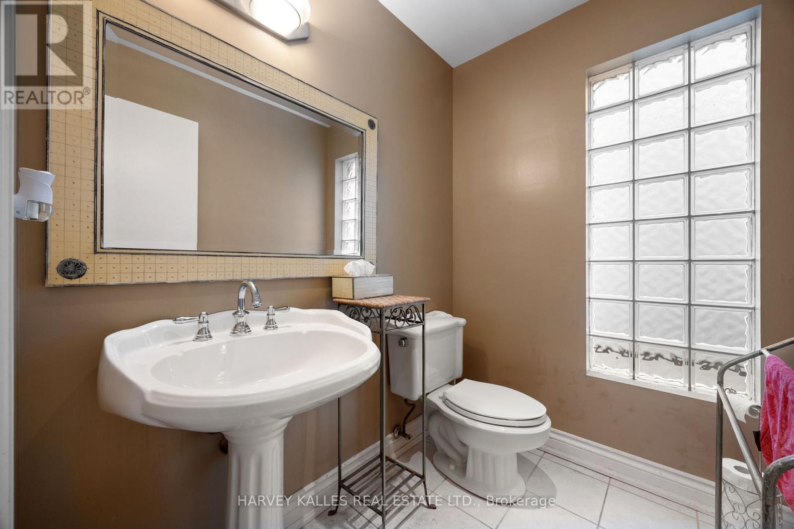 26 Forest Ridge Drive, Toronto, Ontario  M6B 1H3 - Photo 19 - C12951222