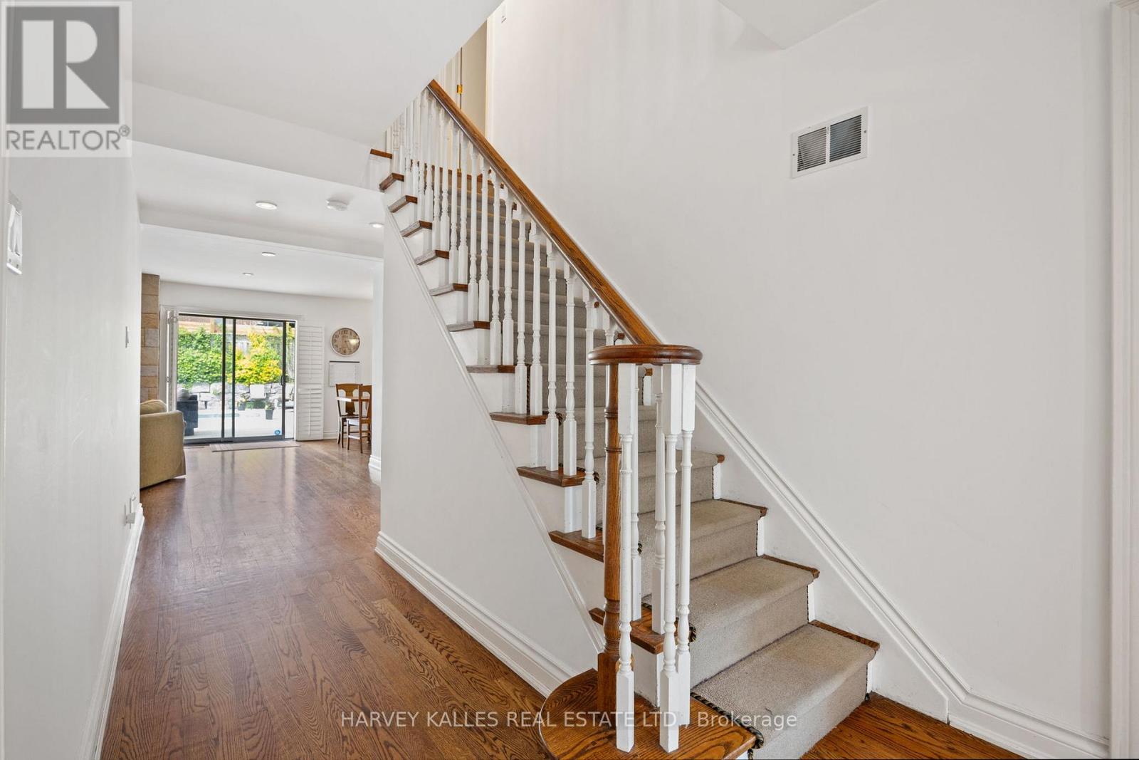 26 Forest Ridge Drive, Toronto, Ontario  M6B 1H3 - Photo 8 - C12951222