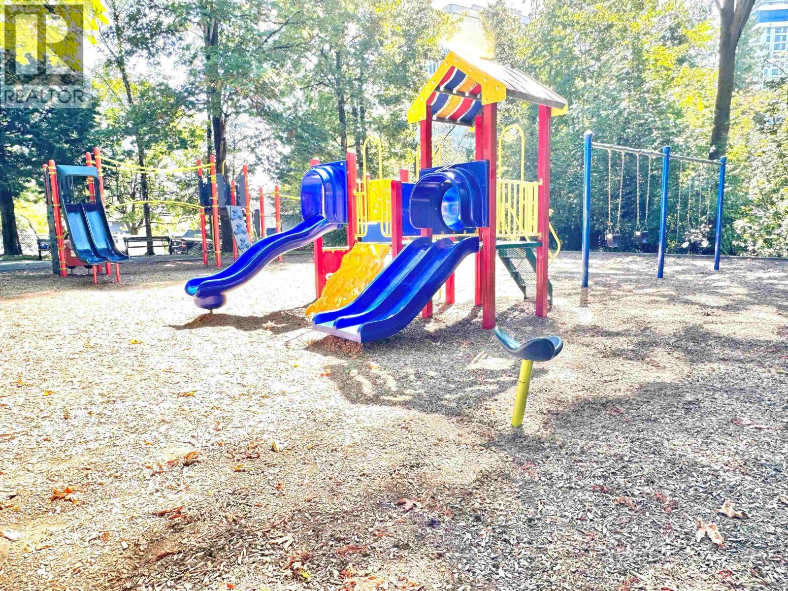 1945 Woodway Place, Burnaby, British Columbia  V5B 4S4 - Photo 22 - R3106366