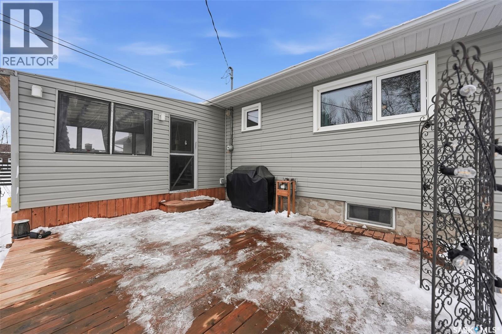 313 7th Avenue W, Watrous, Saskatchewan  S0K 4T0 - Photo 38 - SK031903