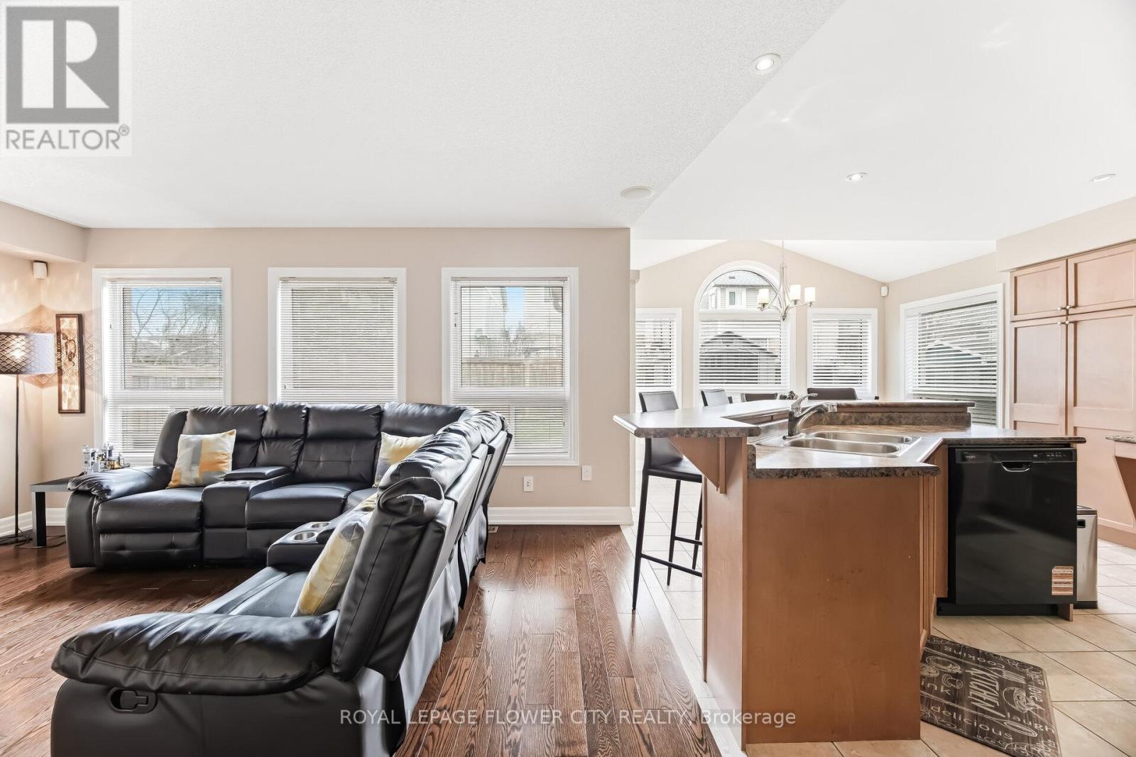 4 Fawcett Avenue, Whitby, Ontario  L1R 3A1 - Photo 11 - E12951152