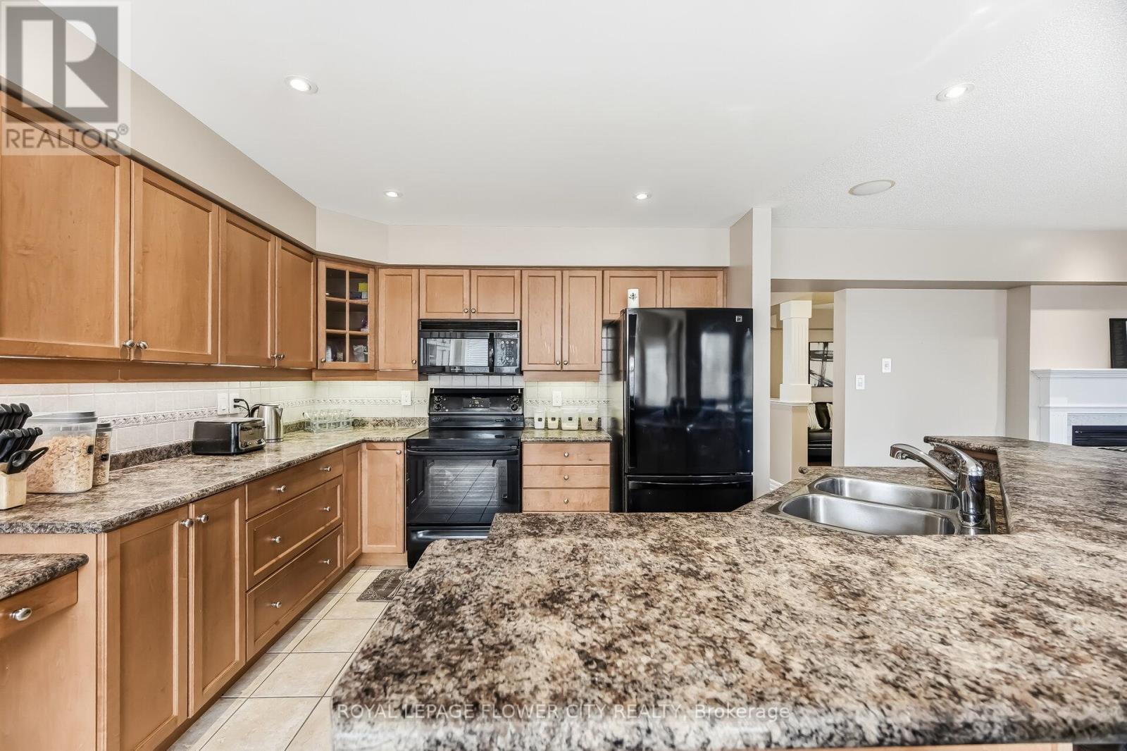 4 Fawcett Avenue, Whitby, Ontario  L1R 3A1 - Photo 13 - E12951152