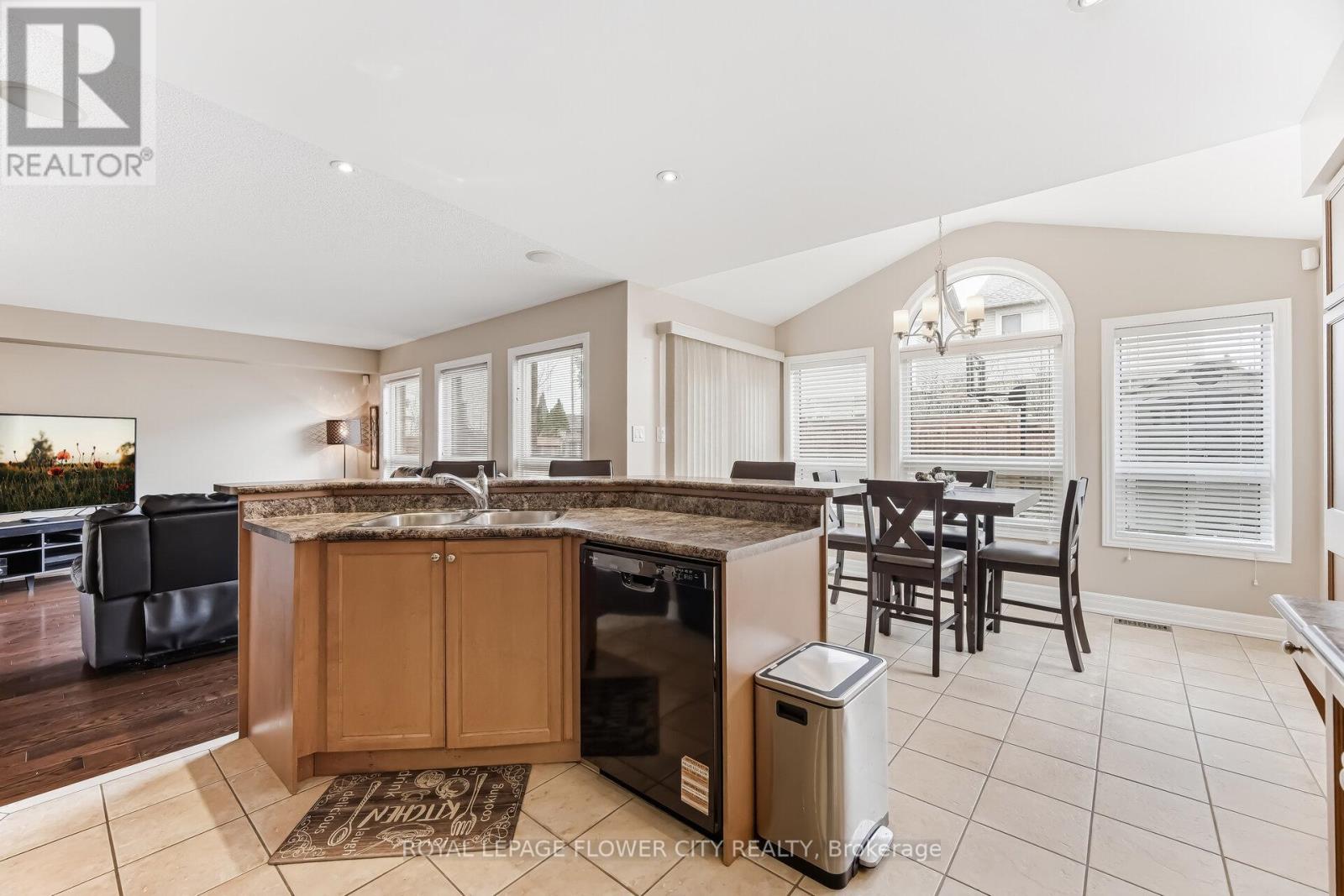 4 Fawcett Avenue, Whitby, Ontario  L1R 3A1 - Photo 15 - E12951152