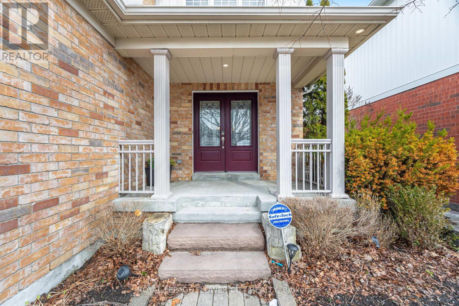 4 Fawcett Avenue, Whitby, Ontario  L1R 3A1 - Photo 4 - E12951152