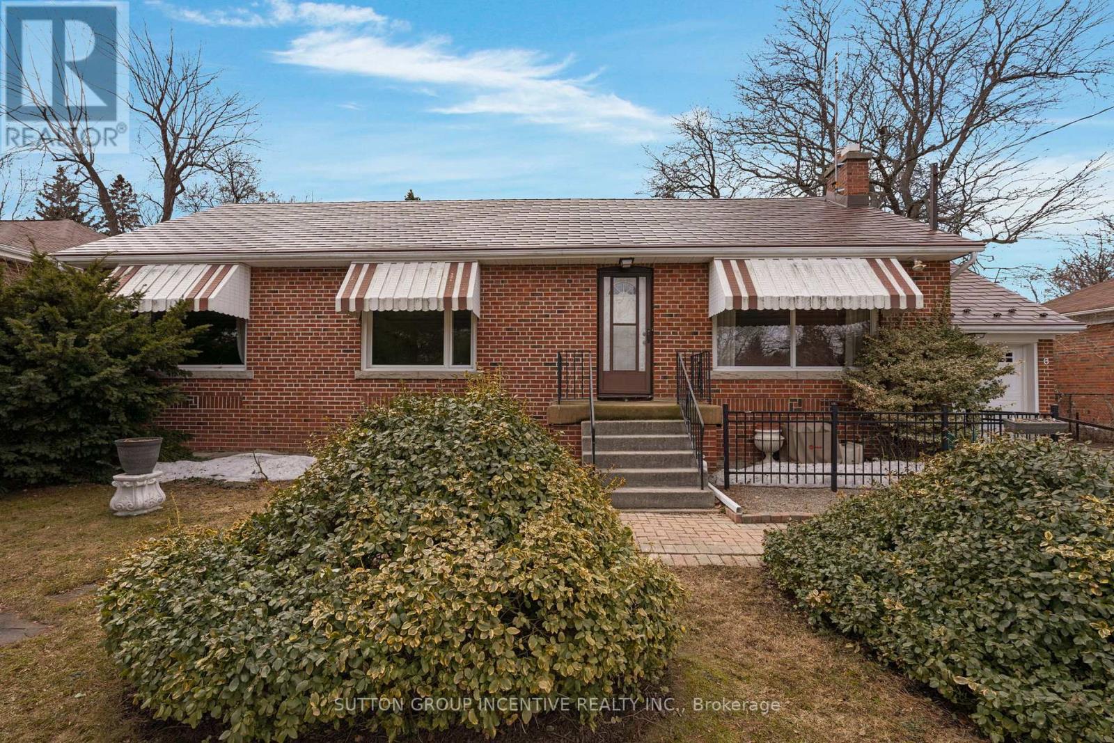 6 Kingsmere Crescent, Toronto, Ontario  M1M 3B3 - Photo 2 - E12951286