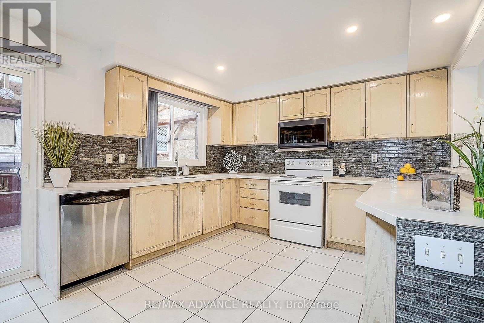 140 Vanguard Road W, Vaughan, Ontario  L4K 5G8 - Photo 12 - N12950968
