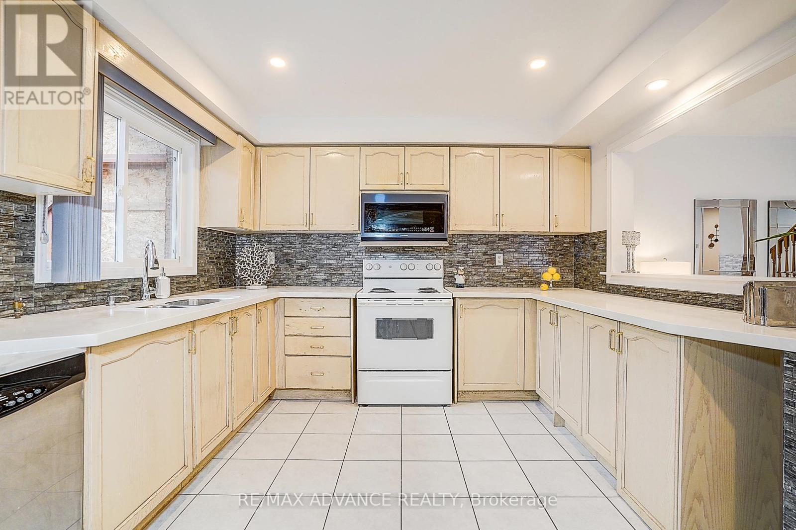 140 Vanguard Road W, Vaughan, Ontario  L4K 5G8 - Photo 13 - N12950968